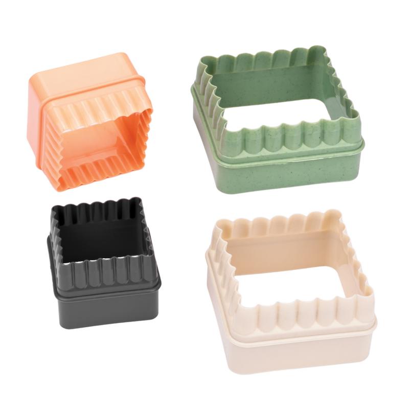 SCALLOPED SQUARE COOKIE CUTTERS (4pcs)